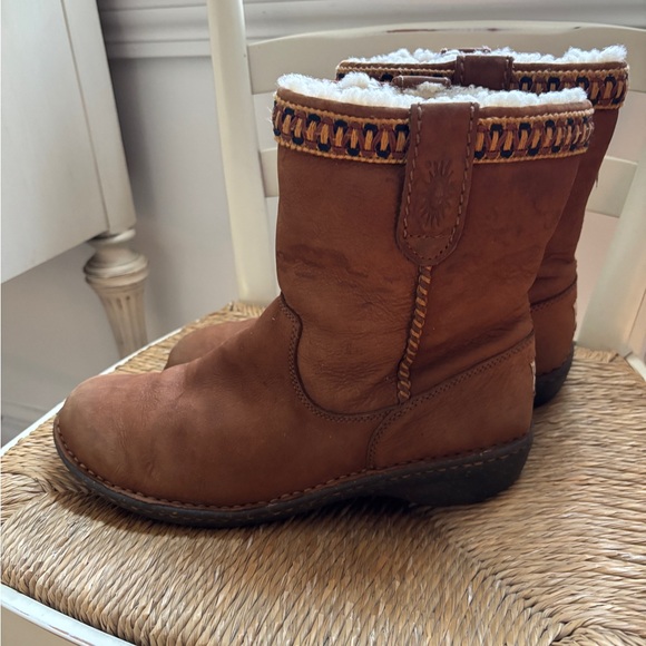 UGG Swell Short suede leather boots sheepskin lining. Tasman braid detail 10 - Picture 2 of 8